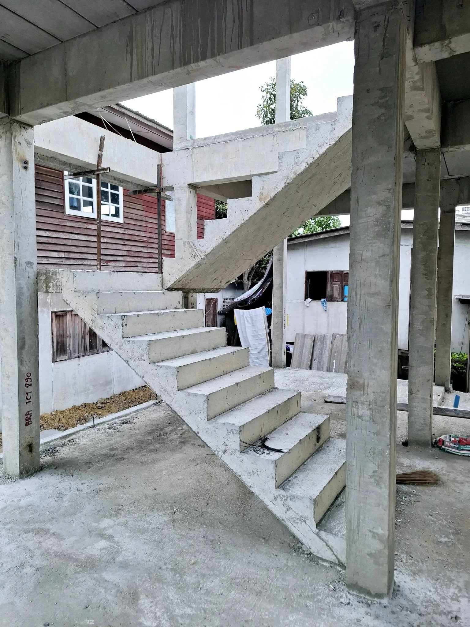 บ้านพักอาศัย อุดมสุข กทม. - I Building